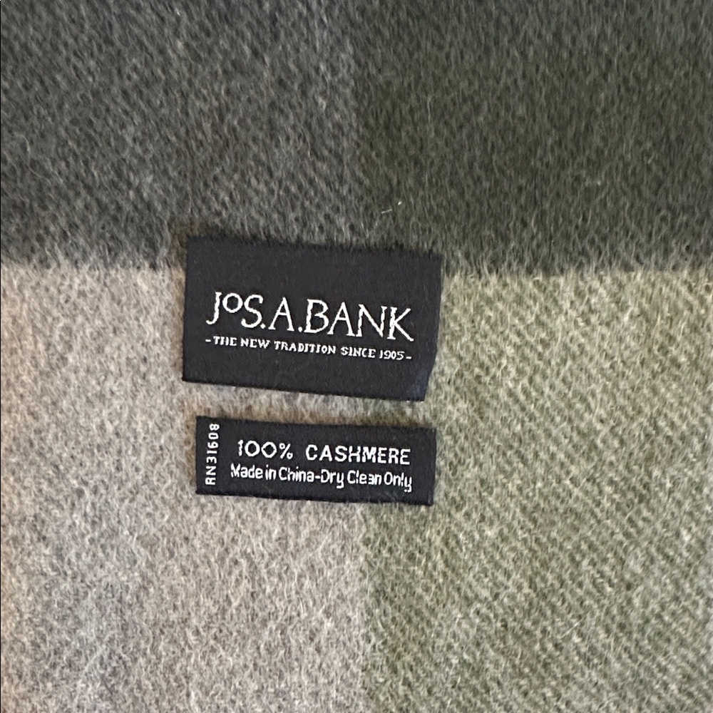 Jos. A. Bank 100% Cashmere Scarf Green Plaid NWT - Picture 4 of 5